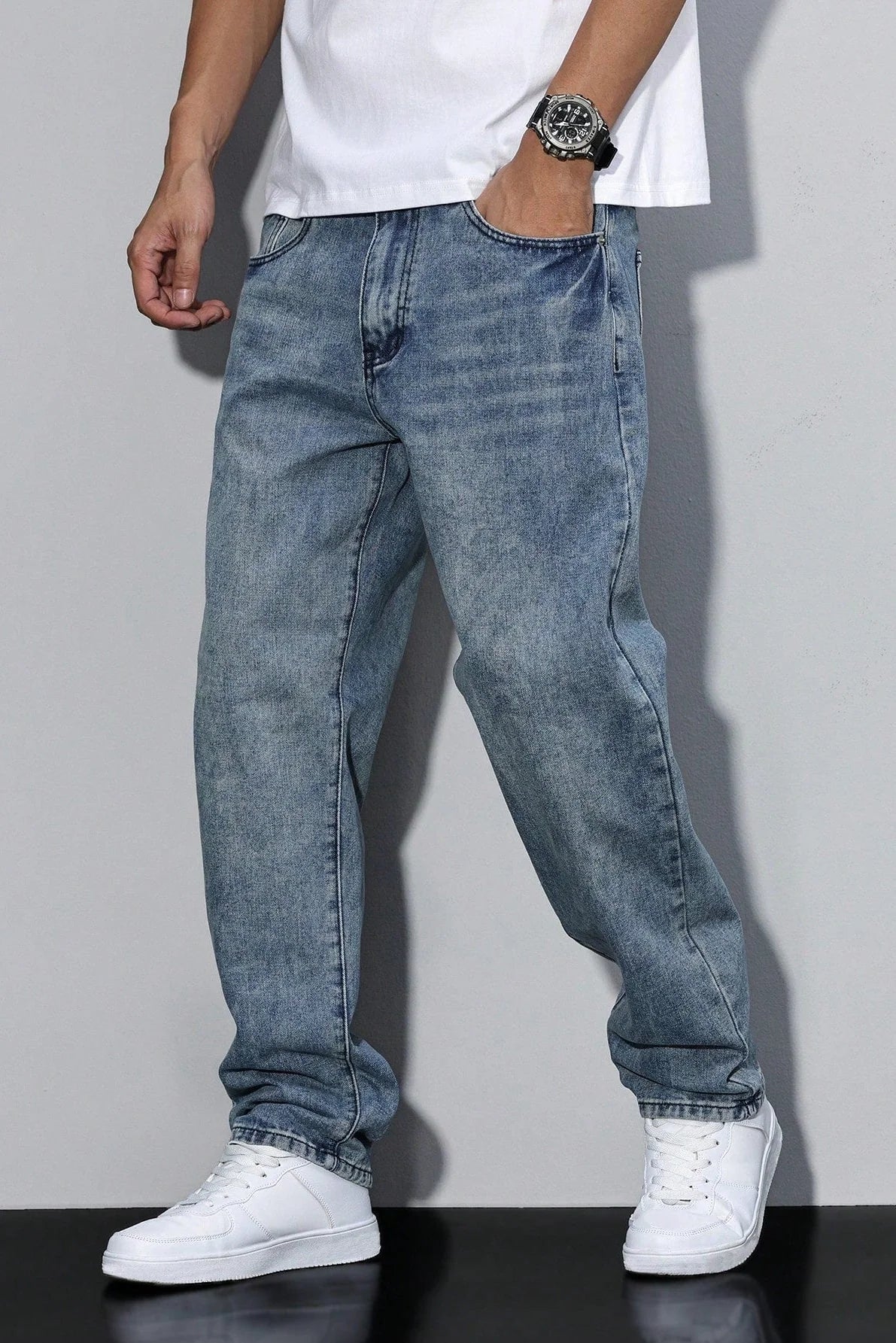 Straight Leg Denim Jeans – Washed Blue