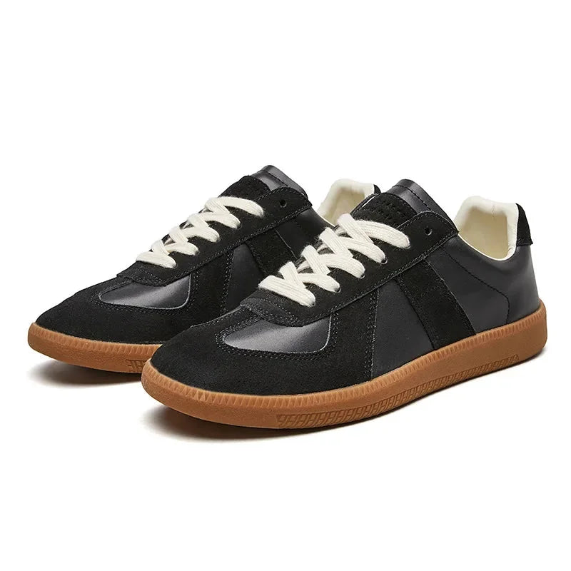 Retro Low Top Sneakers – Black
